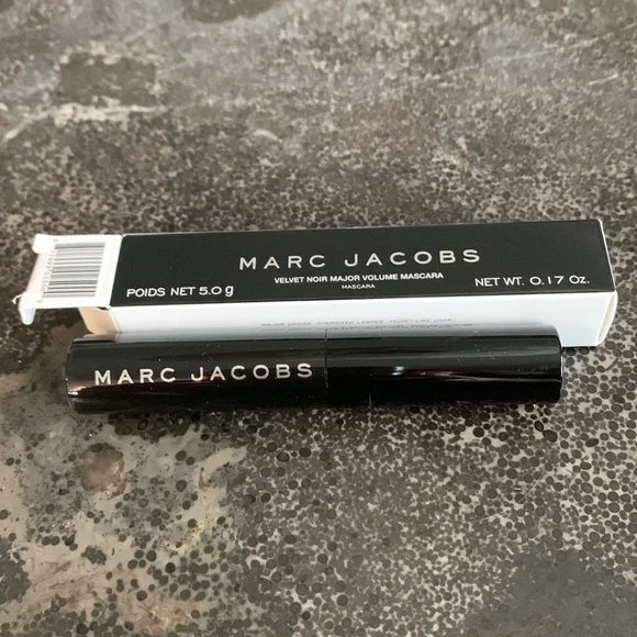 Marc Jacobs Beauty Velvet Noir Major Volume Mascara Noir #10 .17oz - Picture 7 of 8